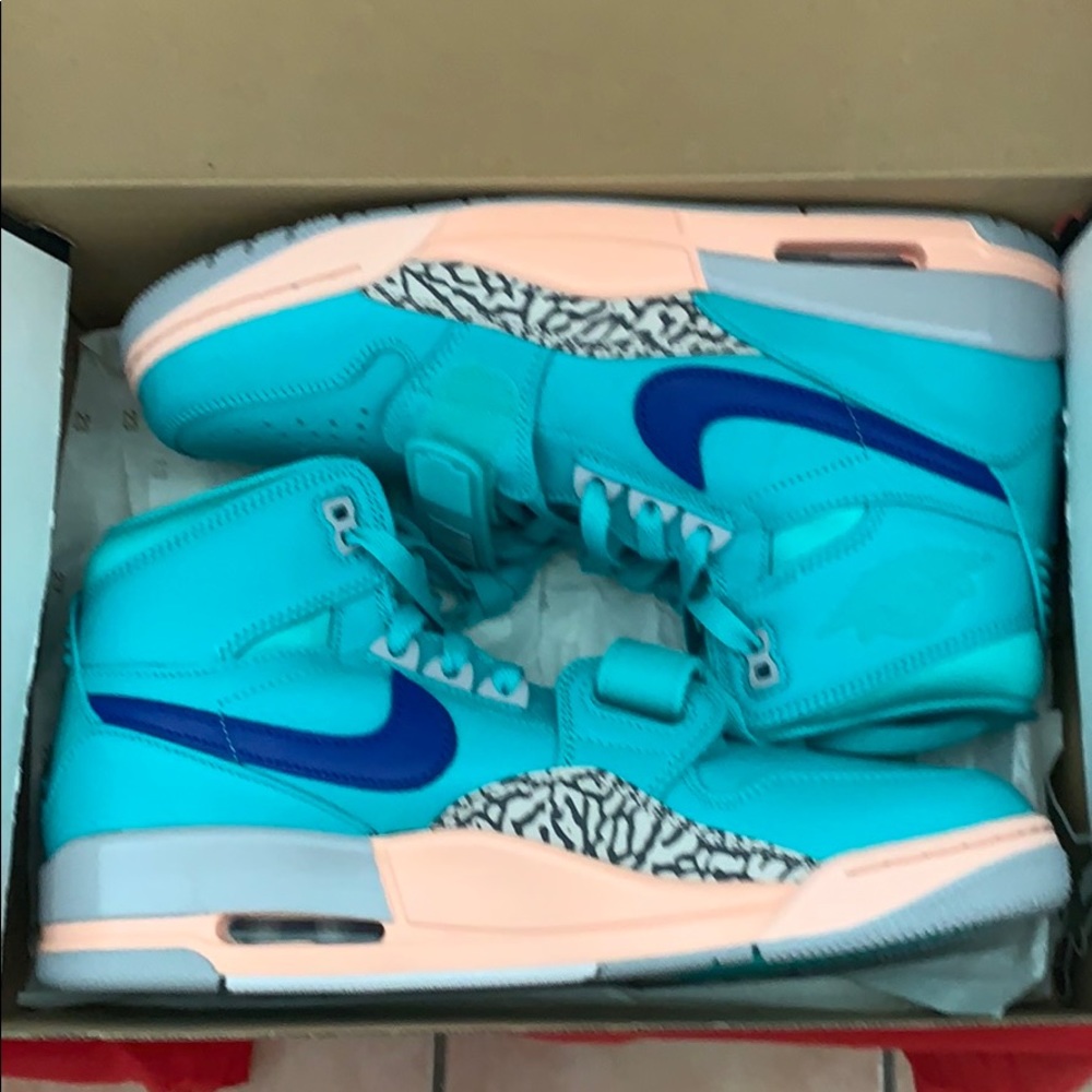 SOLD Jordan Legacy 312 Hyper Jade - Picture 1 of 7